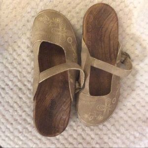 Sandals size 9 orthaheel